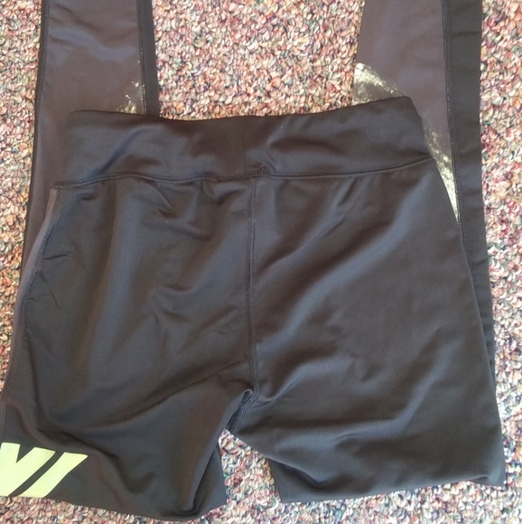 SOLD!! Iron Fist Athletic Loose Tooth Leggings - Picture 6 of 8